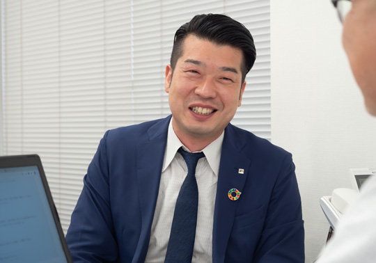 営業職を経験し現在は新事業開発として新商品や新サービスの開発業務を行っています
